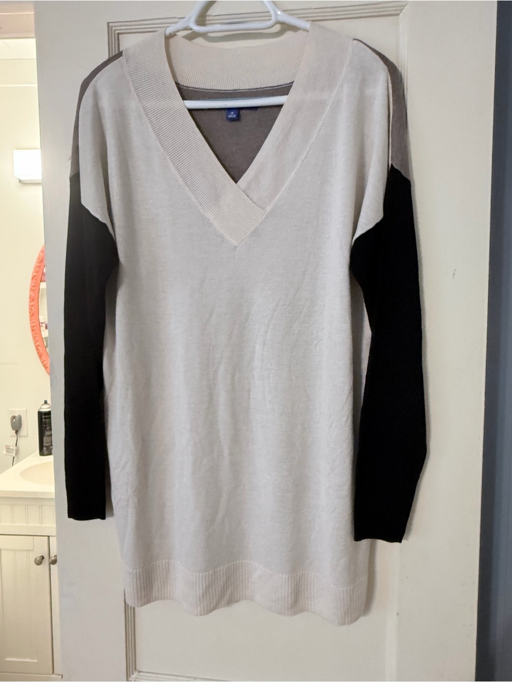 V-neck Colorblock Sweater Dress - Cream & Black